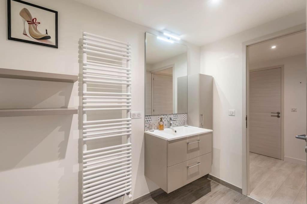Superbe Appartement Avec Parking Gratuit Lons-le-Saunier Esterno foto