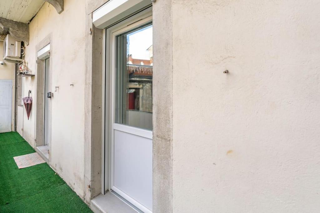 Superbe Appartement Avec Parking Gratuit Lons-le-Saunier Esterno foto